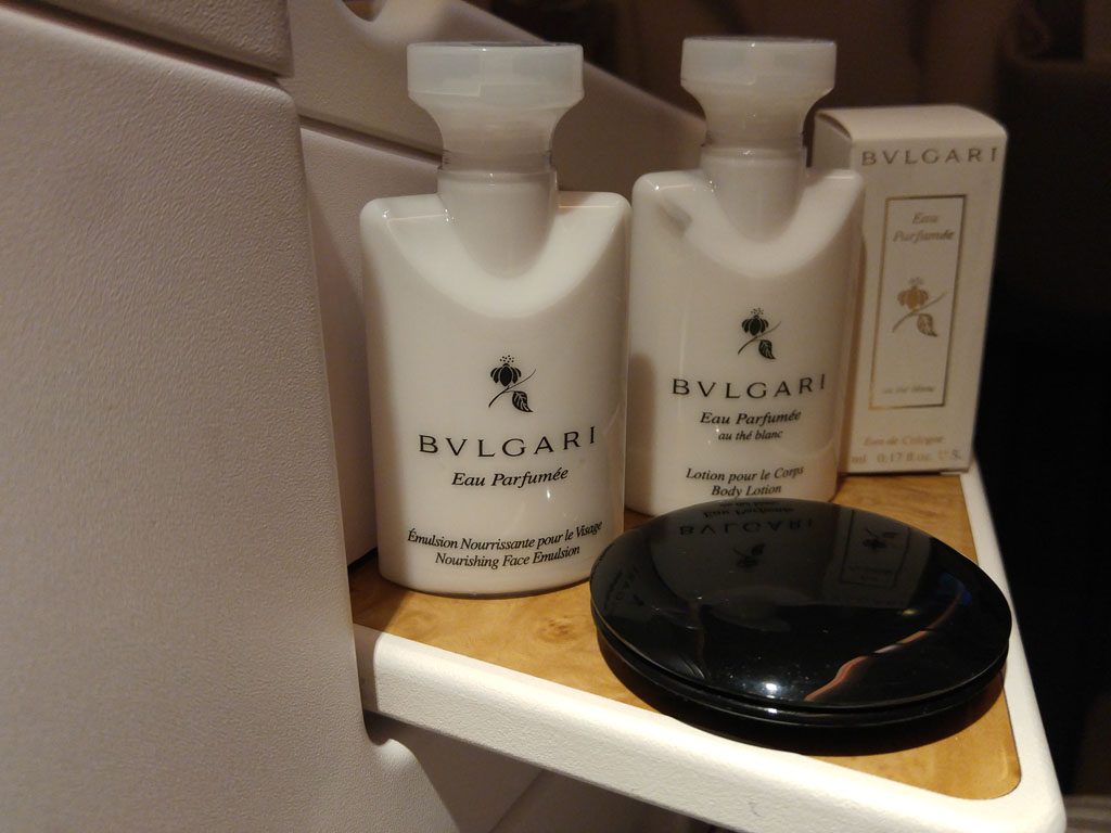 only1invillage emirates business class review 777 300 amenities for ladies