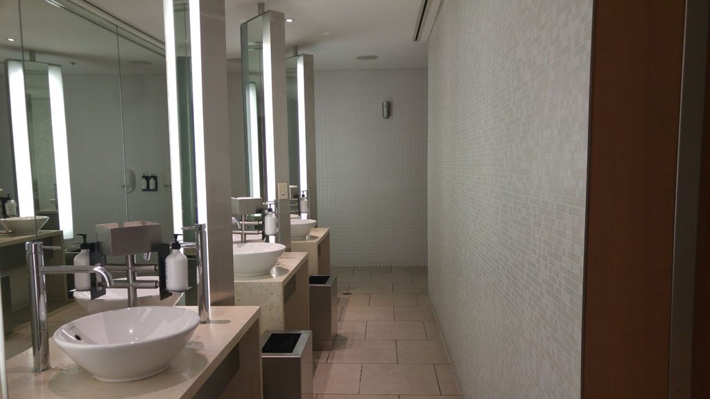 Qantas Business Class Lounge Sydney International