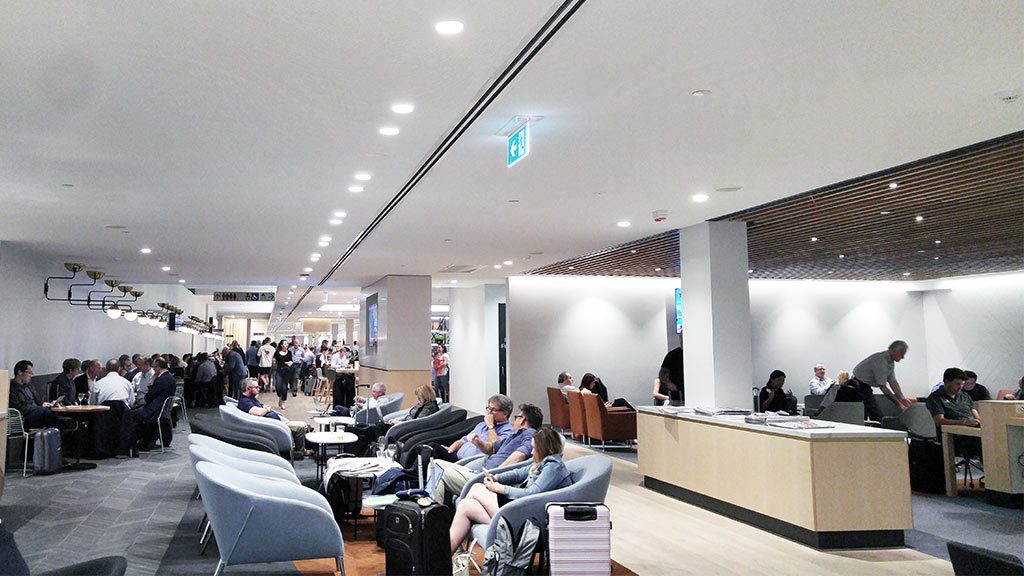 Qantas domestic business lounge Melbourne Airport