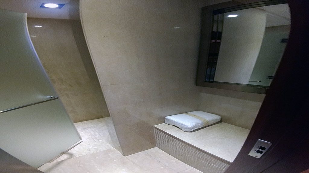 Take a shower in the Emirates Business Class Lounge KL
