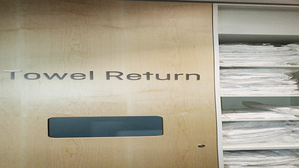 Qantas domestic business lounge Melbourne Airport