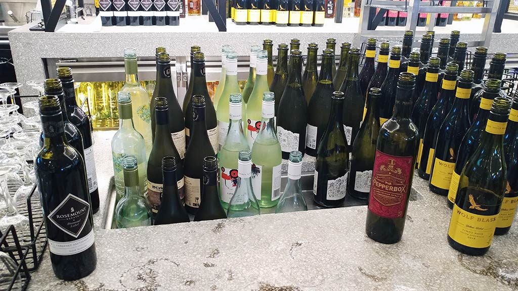 Qantas domestic business lounge Melbourne Airport