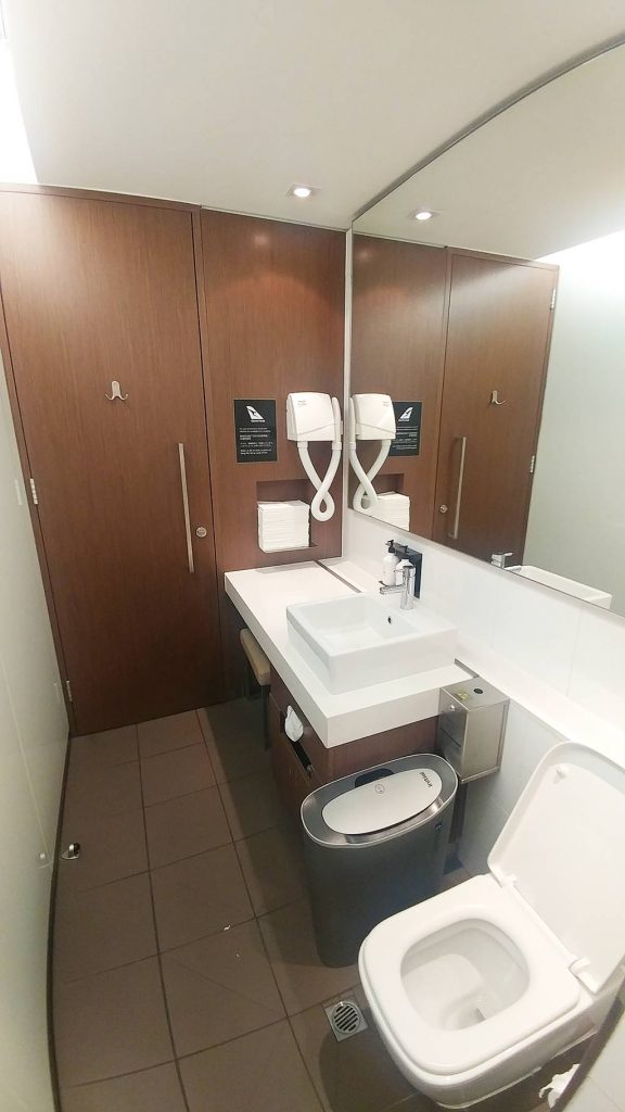 Qantas business class lounge Melbourne International review only1invillage