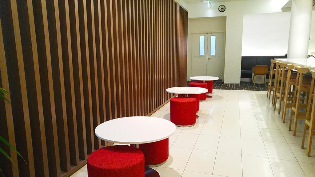 Qantas business class lounge Melbourne International review only1invillage