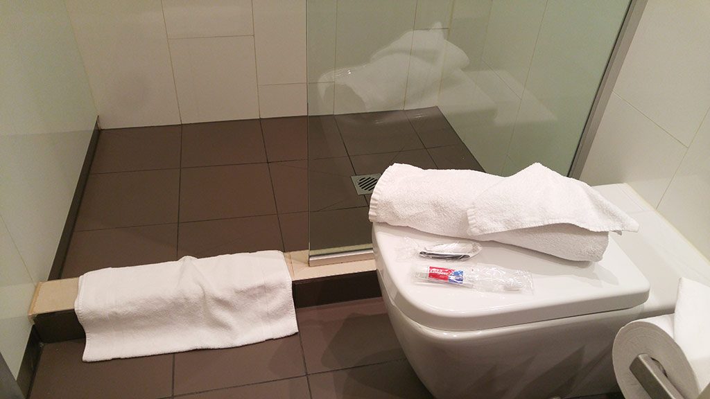 Qantas business class lounge Melbourne International review only1invillage