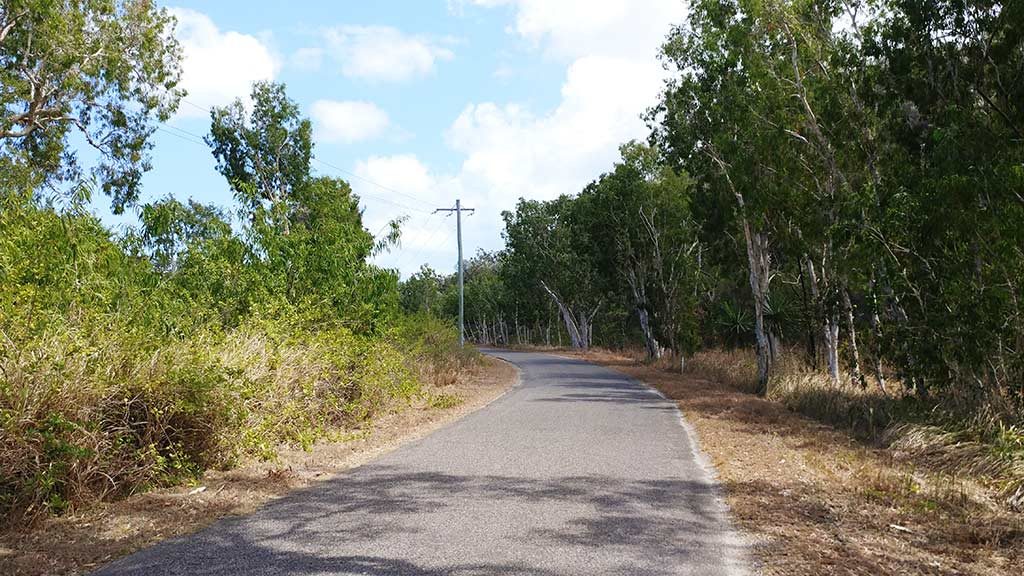 Magnetic Island West POint walk start bitumen road only1invillage 