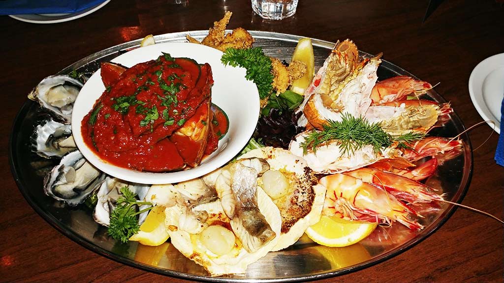 seafood platter at Sandis Horseshoe Bay