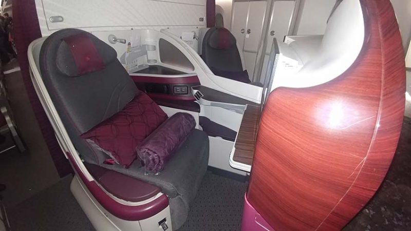 Qatar 787-8 dreamliner business class lgw to doha seat herringbone configuration