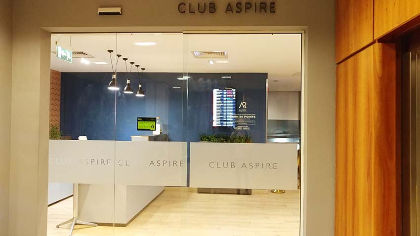 Gatwick Aspire Lounge used by Qatar Airways for its business class passengers review by only1invillage
