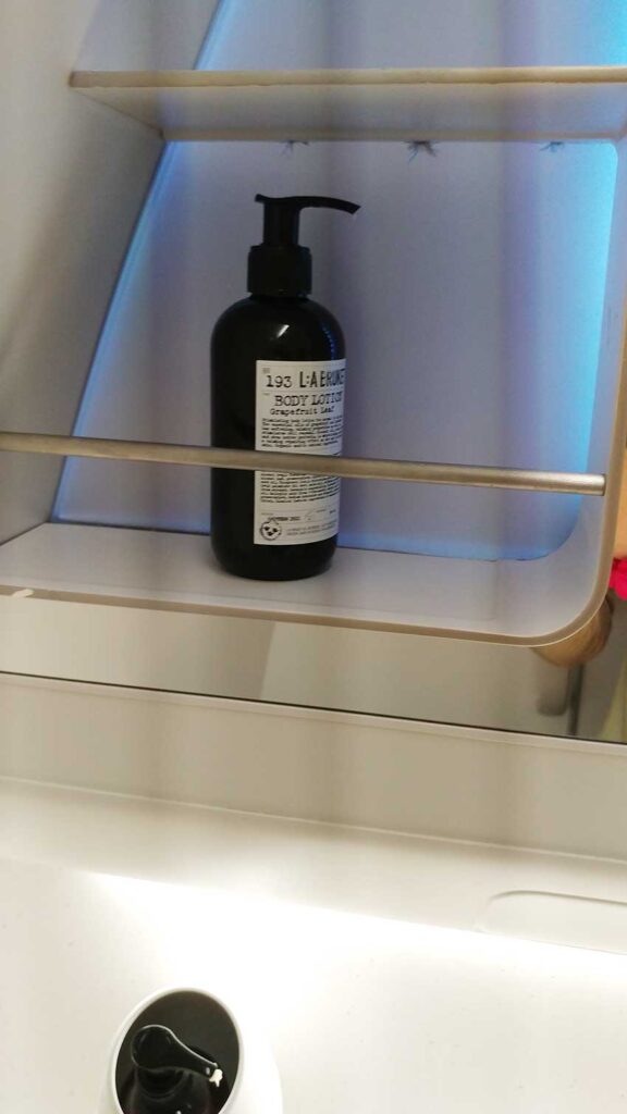 business calss Finnair Helsinki to Singapore Only1invillage