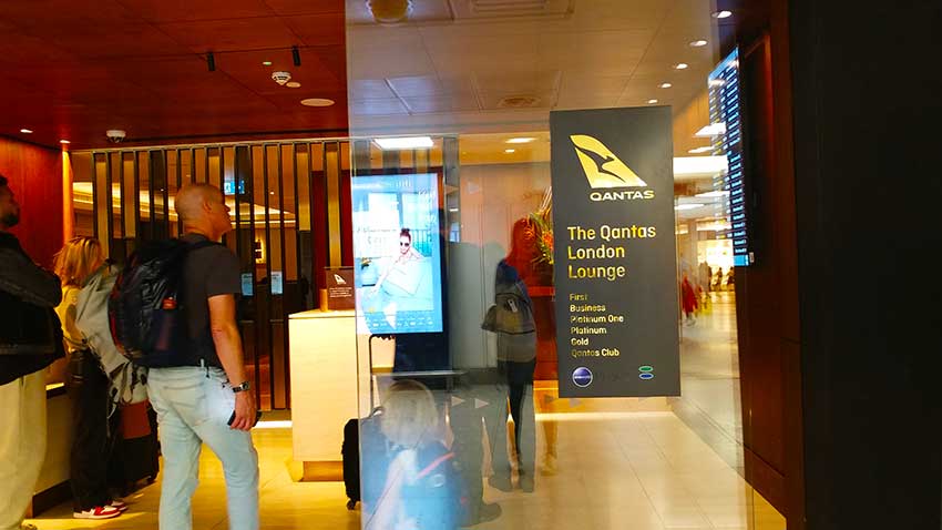 Entrance Qantas lounge London Heathrow