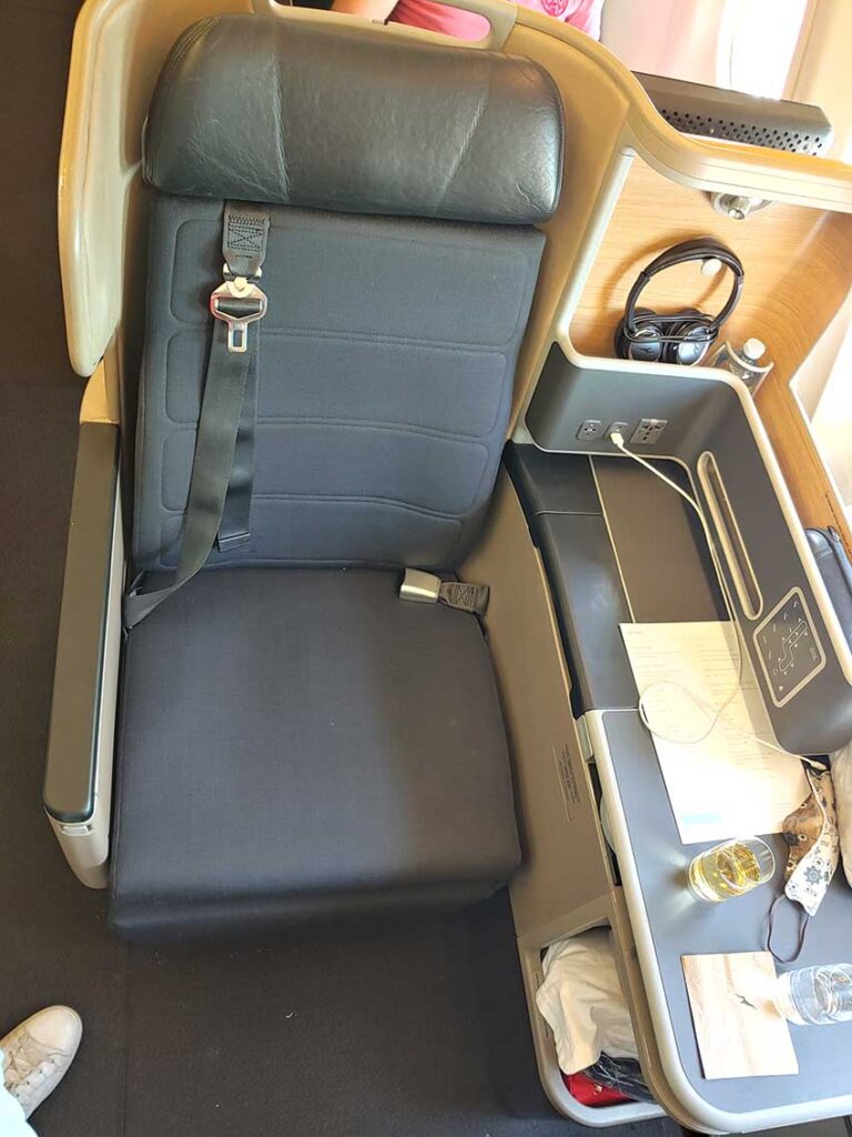 usb power plug seat controls Qantas A330 300 business class suites Sydney to Manila review. Only1invillage.